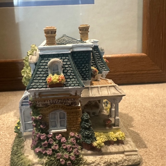BERGMAN'S CLOCK SHOP: Liberty square miniature house - Picture 4 of 5